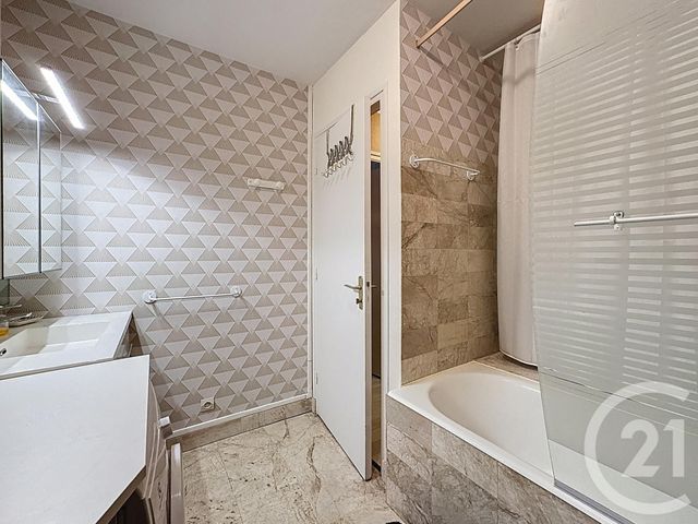 Afficher la photo en grand Appartement T2 à louer - 2 pièces - 43,20 m2 - Brest - 29 - BRETAGNE