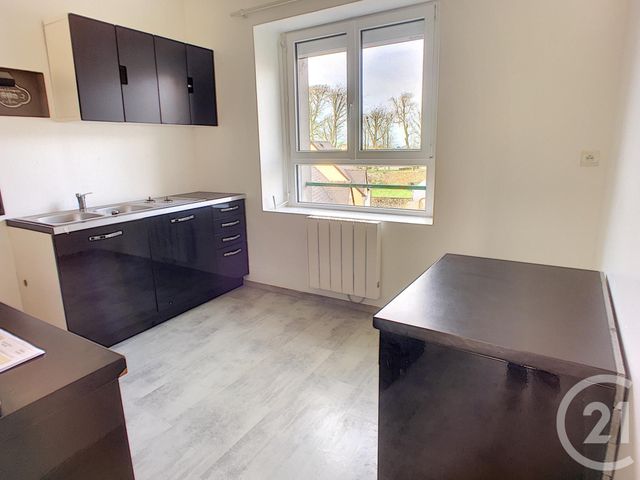 Afficher la photo en grand Appartement T2 à louer - 2 pièces - 50 m2 - Ploudalmezeau - 29 - BRETAGNE