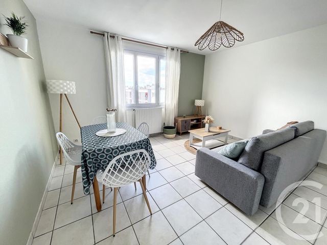 Afficher la photo en grand Appartement T2 à louer - 2 pièces - 54 m2 - Brest - 29 - BRETAGNE