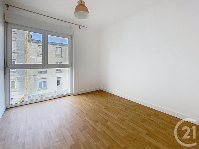 Afficher la photo en grand Appartement T5 à louer - 4 pièces - 85,47 m2 - Brest - 29 - BRETAGNE