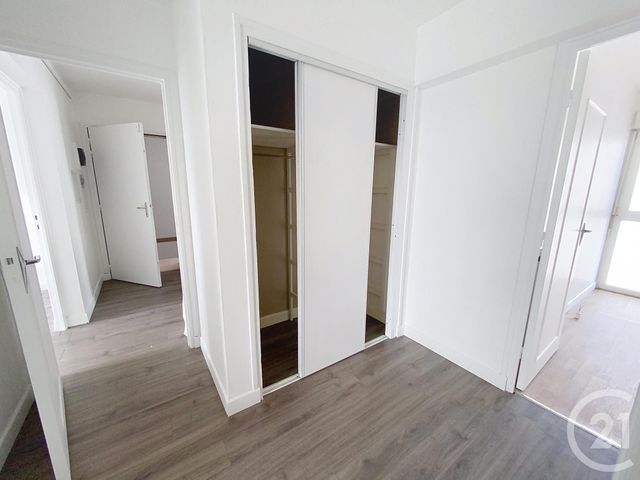 Afficher la photo en grand Appartement T5 à louer - 4 pièces - 85,47 m2 - Brest - 29 - BRETAGNE