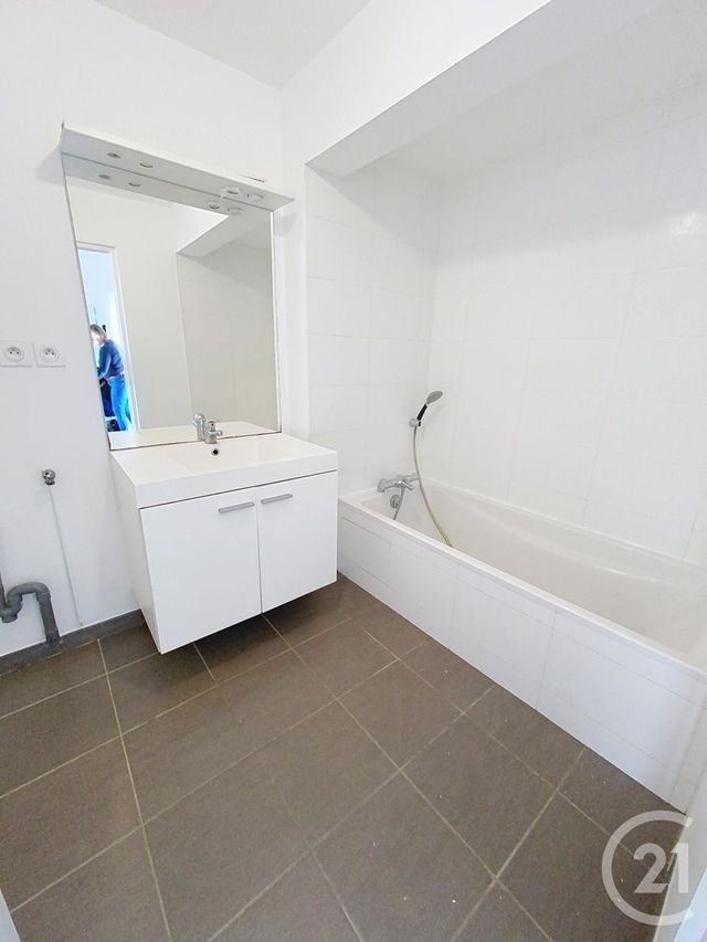 Afficher la photo en grand Appartement T5 à louer - 4 pièces - 85,47 m2 - Brest - 29 - BRETAGNE