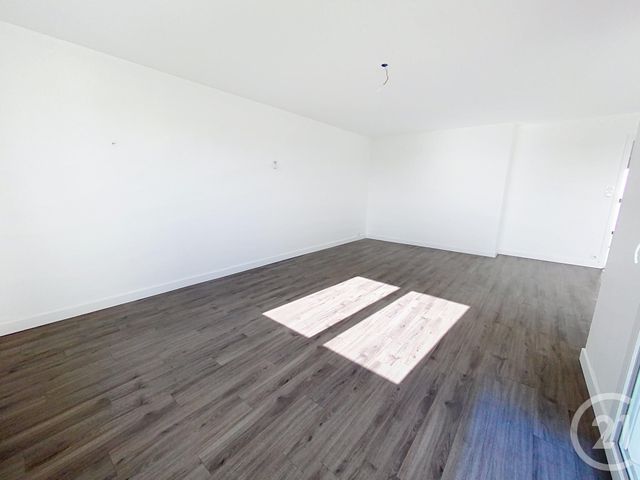 Afficher la photo en grand Appartement T5 à louer - 4 pièces - 85,47 m2 - Brest - 29 - BRETAGNE